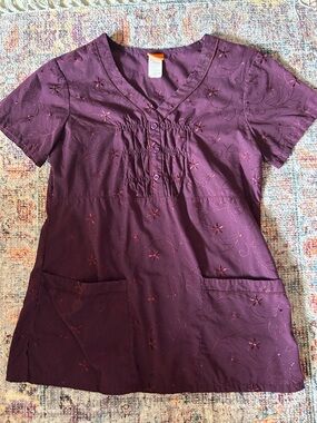 Women’s Embroidered V-Neck Short Sleeve ScrubTop in Plum